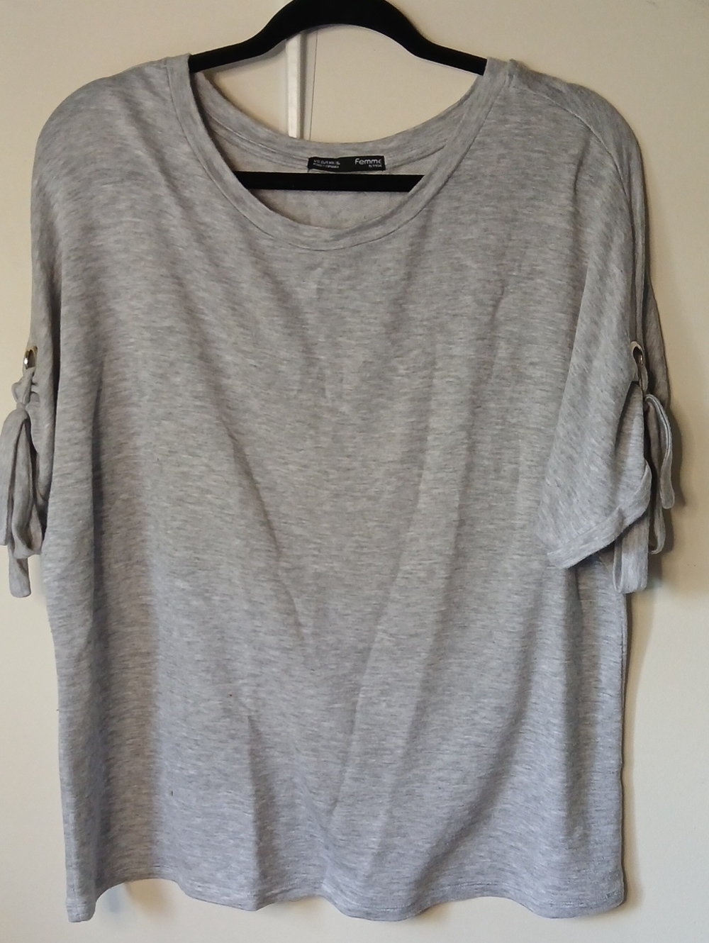 Femme By Tresics Light Gray Short Sleeve Tie-Sleeve Tee